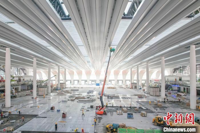 广州白云站室内外装饰装修有序施工 “木棉花开”造米乐 M6米乐型显现(图1)