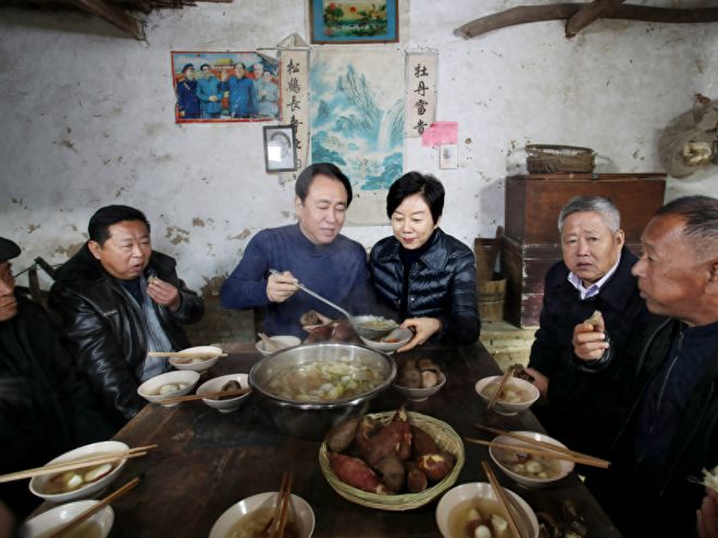 弟弟许家印是首富他专门承接恒大工程如今公司被起诉60米乐M6 米乐0多次(图5)