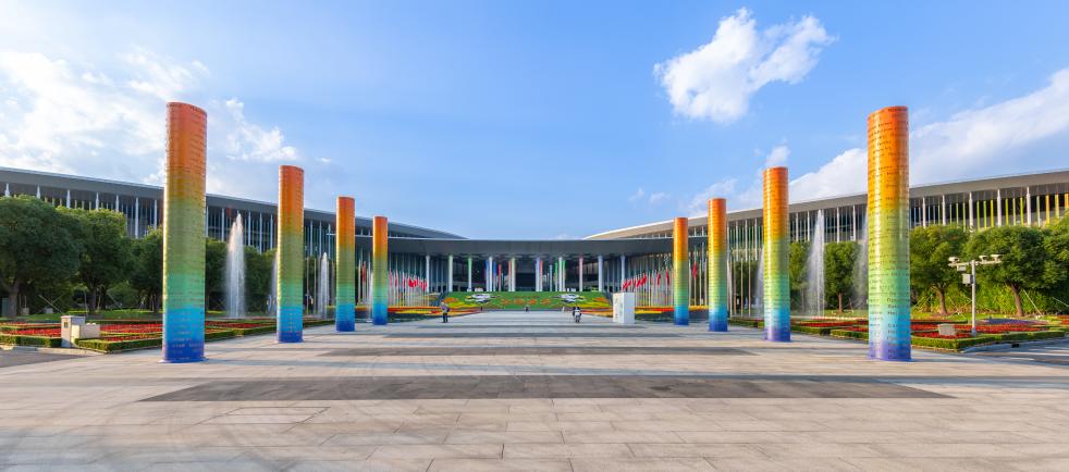 第六届进博会场馆景观装饰全面“定妆”米乐 M6米乐(图4) 第六届进博会场馆景观装饰全面“定妆”米乐 M6米乐(图4)