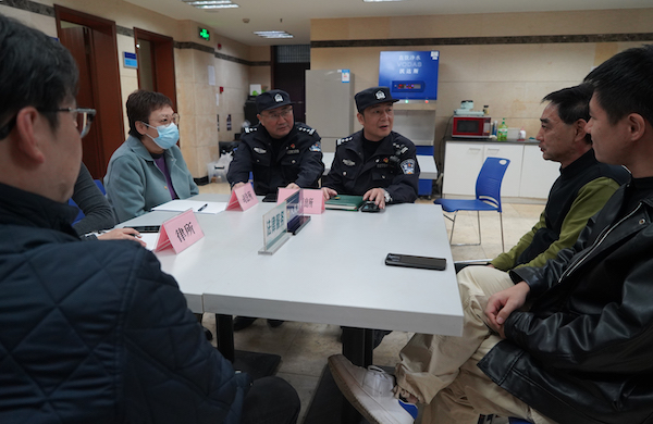 从“三所联动”到联勤联动曹家渡派出所引入更多社会力量化解矛盾纠纷米乐M6 米乐(图1) 从“三所联动”到联勤联动曹家渡派出所引入更多社会力量化解矛盾纠纷米乐M6 米乐(图1)