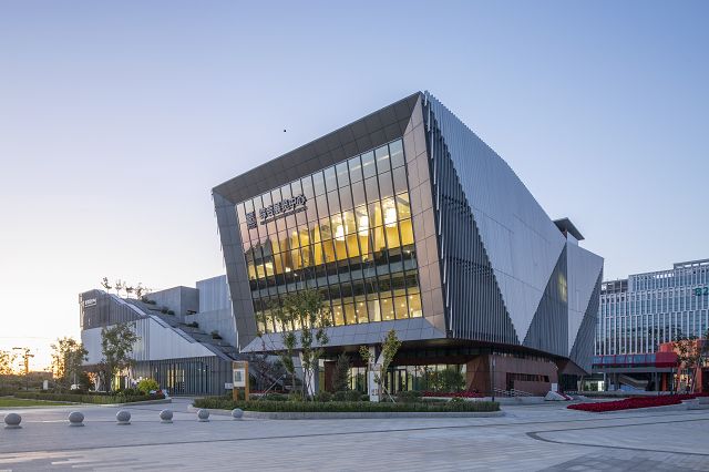 打造北方“深圳湾”!中建八局装饰工程有限公司参建的深哈产业园科创总部迎来企业陆续入驻米乐M6 米乐(图5) 打造北方“深圳湾”!中建八局装饰工程有限公司参建的深哈产业园科创总部迎来企业陆续入驻米乐M6 米乐(图5)