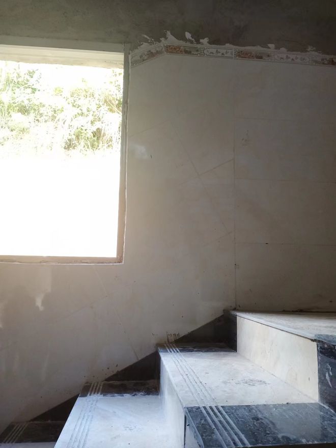 茂名一村民请人装修房屋却拒绝付尾款!?咩回事→(图1) 茂名一村民请人装修房屋却拒绝付尾款!?咩回事→(图1)