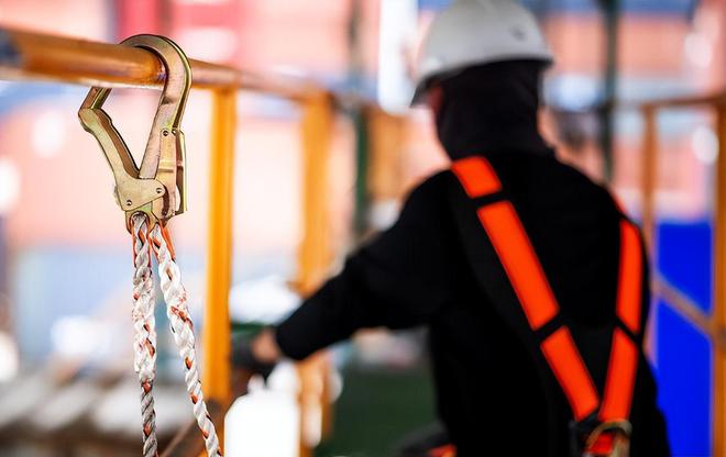 “他自己掉下去凭啥我赔?”男子装防盗网坠亡家属索赔200万(图3) “他自己掉下去凭啥我赔?”男子装防盗网坠亡家属索赔200万(图3)