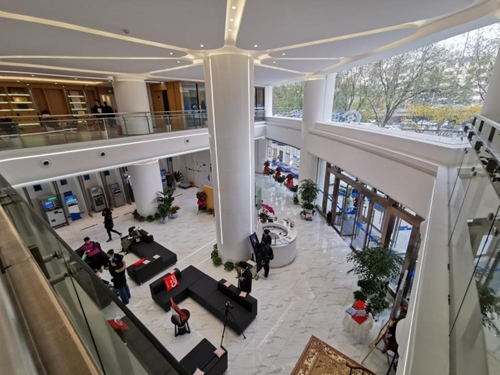 民生银行西安南二环支行装饰装修工程摘金奖(图1) 民生银行西安南二环支行装饰装修工程摘金奖(图1)