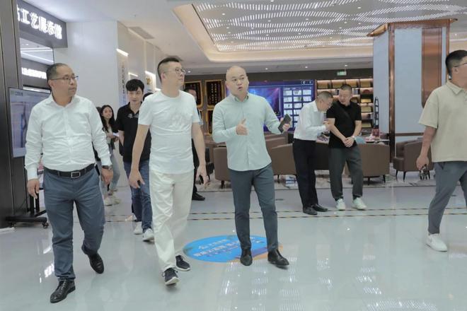 沪佳装饰:荣膺中国家装企业百强榜主张“先看工地再定装修”(图3) 沪佳装饰:荣膺中国家装企业百强榜主张“先看工地再定装修”(图3)