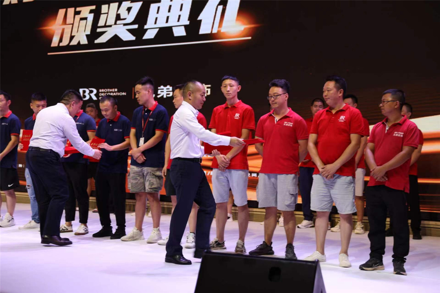 重庆兄弟装饰官网(图5) 重庆兄弟装饰官网(图5)