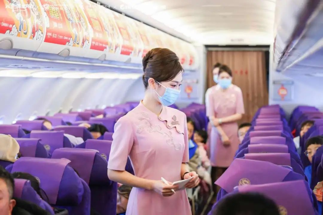 新春主题装饰上线吉祥航空添彩旅客春运回家之路(图7) 新春主题装饰上线吉祥航空添彩旅客春运回家之路(图7)