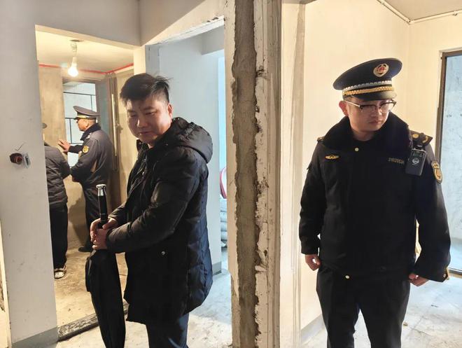 “一锤”5万起?小区400余户居民已开工TA们主动出击不留执法“真空期”!(图4) “一锤”5万起?小区400余户居民已开工TA们主动出击不留执法“真空期”!(图4)