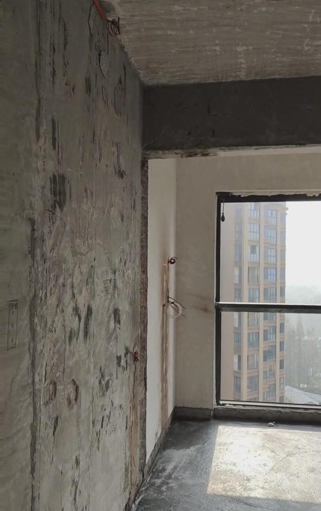 装修公司进场两天就烂尾业主交72万元只铲了墙皮 律师:或涉嫌合同诈骗罪|追踪到底(图1) 装修公司进场两天就烂尾业主交72万元只铲了墙皮 律师:或涉嫌合同诈骗罪|追踪到底(图1)