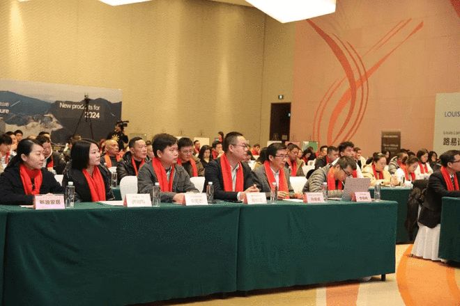 LOUIS LONG丨2023经销商大会暨2024新品专利发布会圆满结束(图1) LOUIS LONG丨2023经销商大会暨2024新品专利发布会圆满结束(图1)
