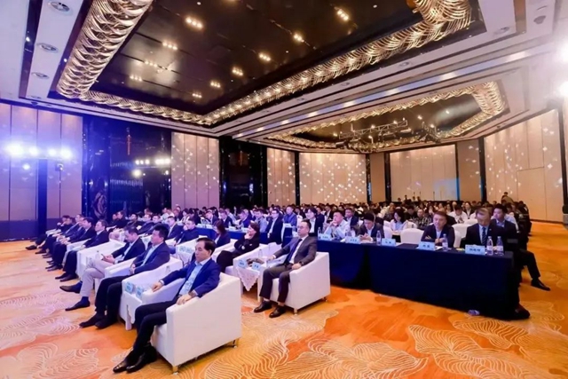 聚势新起点 乘势谱新篇——中国建筑装饰协会公共建筑装饰工程分会成立大会暨“坚定信心 合聚发展”企业家论坛成功举行(图2) 聚势新起点 乘势谱新篇——中国建筑装饰协会公共建筑装饰工程分会成立大会暨“坚定信心 合聚发展”企业家论坛成功举行(图2)