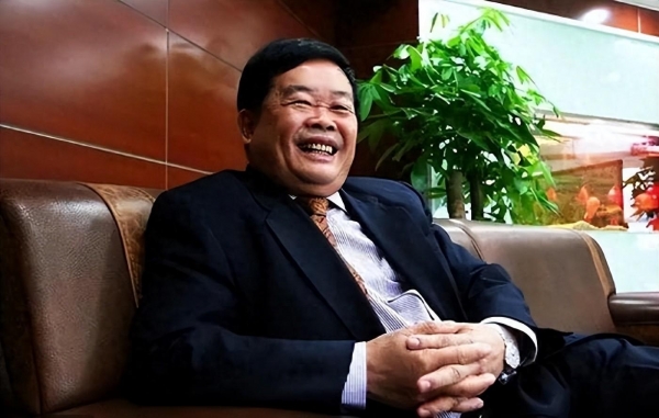 5年后房子是“贵如黄金”还是“便宜如葱”?曹德旺20字说清楚(图1) 5年后房子是“贵如黄金”还是“便宜如葱”?曹德旺20字说清楚(图1)