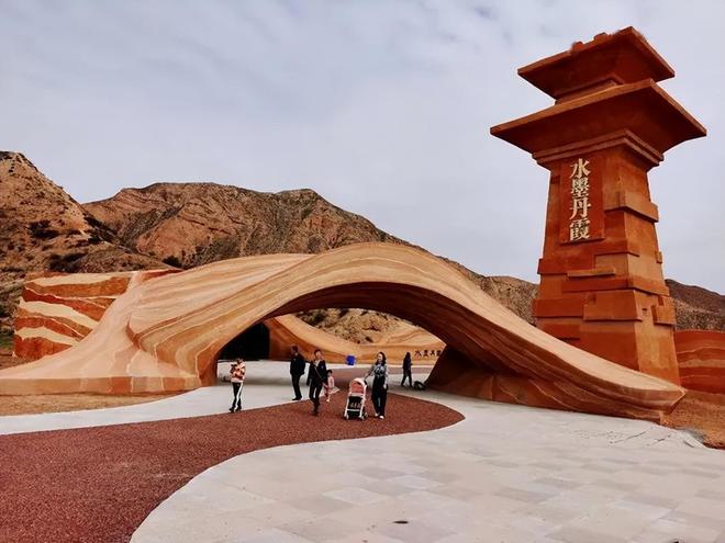 夯土墙肌理与建筑立面装饰:智慧与科技交融工程与艺术交汇(图3) 夯土墙肌理与建筑立面装饰:智慧与科技交融工程与艺术交汇(图3)