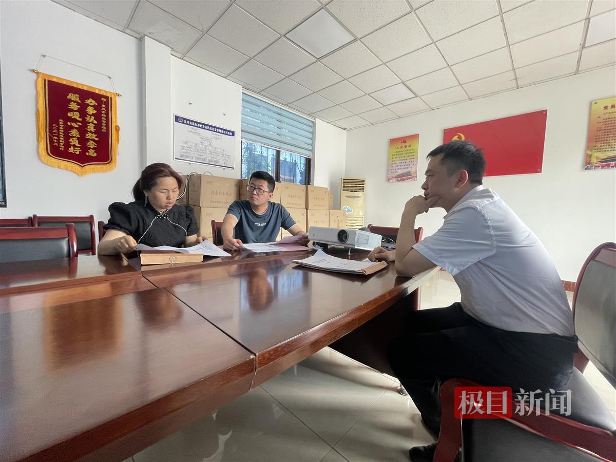 极目帮办业务员口头承诺装修送家具尾款付完不认账装修公司霸气回应:转介绍一个客户可协商免费送(图5) 极目帮办业务员口头承诺装修送家具尾款付完不认账装修公司霸气回应:转介绍一个客户可协商免费送(图5)