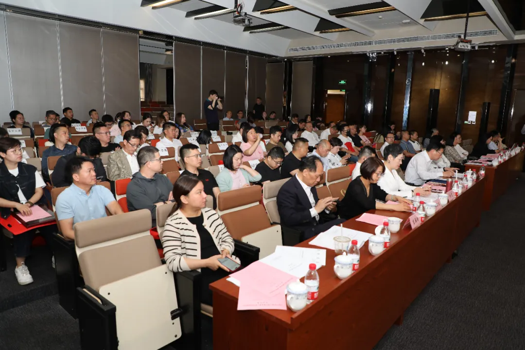 《绿色低碳全屋定制家居》团体标准推进会圆满召开引领行业绿色发展新篇章(图1) 《绿色低碳全屋定制家居》团体标准推进会圆满召开引领行业绿色发展新篇章(图1)