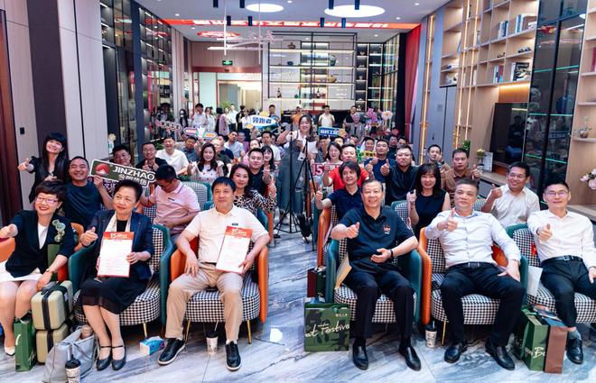 今朝装饰创领新篇第十五届老房家居文化艺术展揭幕(图2)