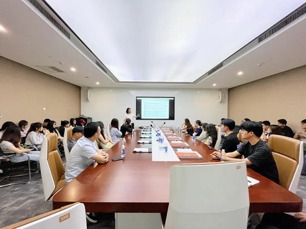 创新引领 校企合作丨南昌大学建筑与设计学院2023级艺术硕士专业导师、学生莅临德勤考察学习(图2) 创新引领 校企合作丨南昌大学建筑与设计学院2023级艺术硕士专业导师、学生莅临德勤考察学习(图2)