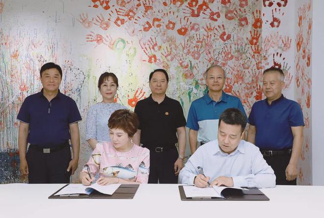 爱是一种宗教——于彦忠参观婧美馆并与孔蜀筠、张大力签约(图1)