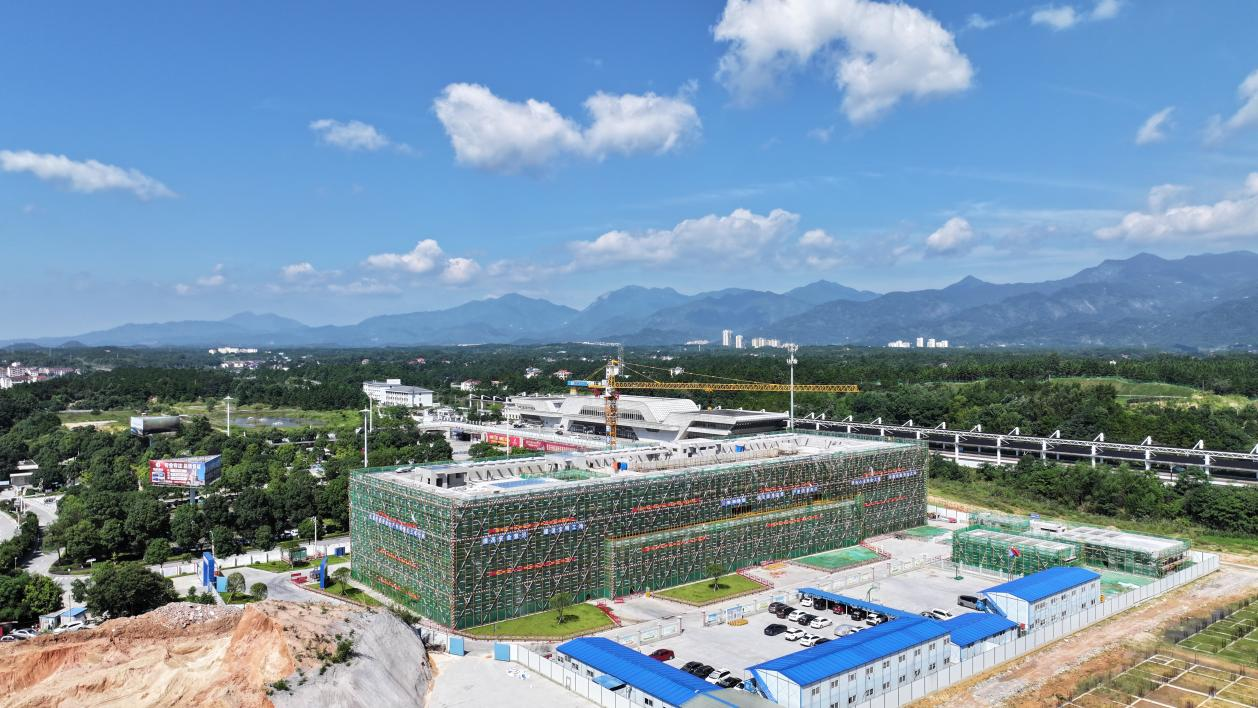 武广高铁衡山西综合客运枢纽项目建设进度已达85％(图1)