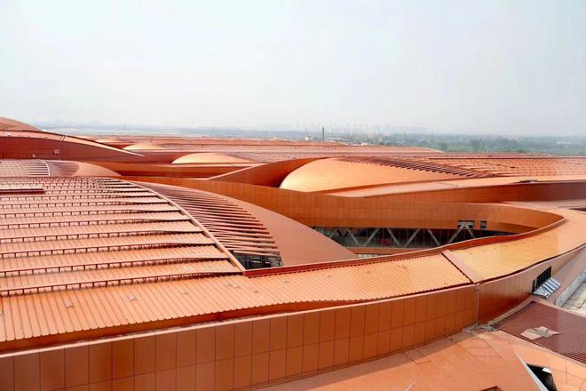 “紫金丝带”整体亮相 新国展二期金属屋面和幕墙工程完工(图3) “紫金丝带”整体亮相 新国展二期金属屋面和幕墙工程完工(图3)