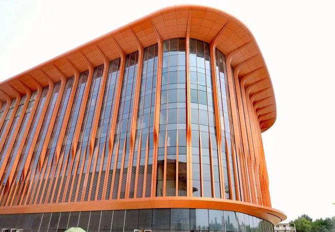 “紫金丝带”整体亮相 新国展二期金属屋面和幕墙工程完工(图2) “紫金丝带”整体亮相 新国展二期金属屋面和幕墙工程完工(图2)