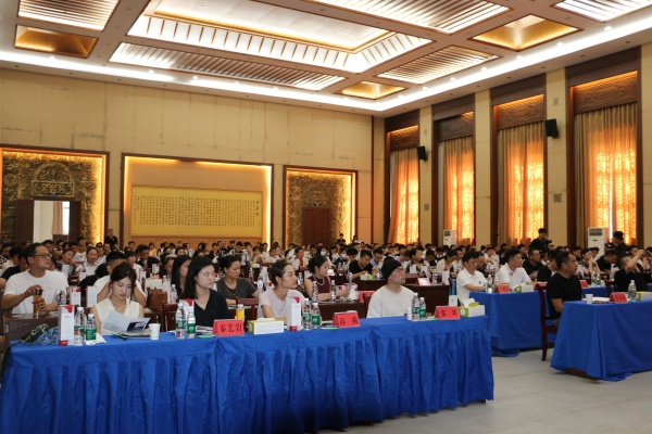 《月谈越好》设计之路前瞻邓州分享会圆满落幕(图1) 《月谈越好》设计之路前瞻邓州分享会圆满落幕(图1)