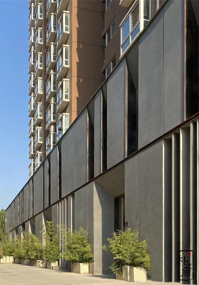 冷峻与温柔：混凝土装饰板的现代建筑新篇章(图2)